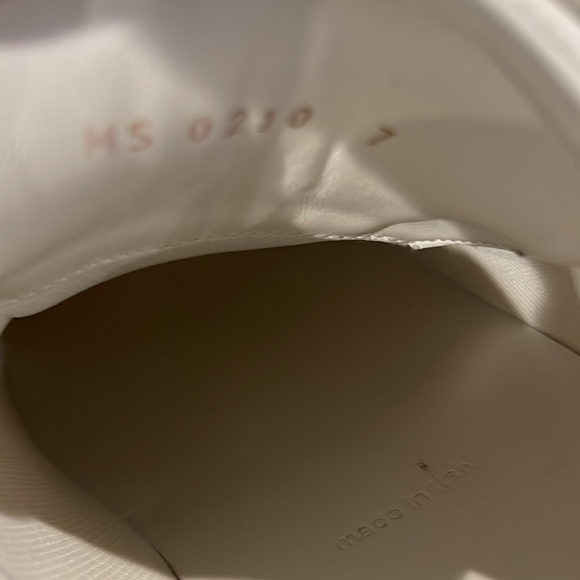 COPY - Louis Vuitton runners fits like a true 8.5 - Picture 5 of 5